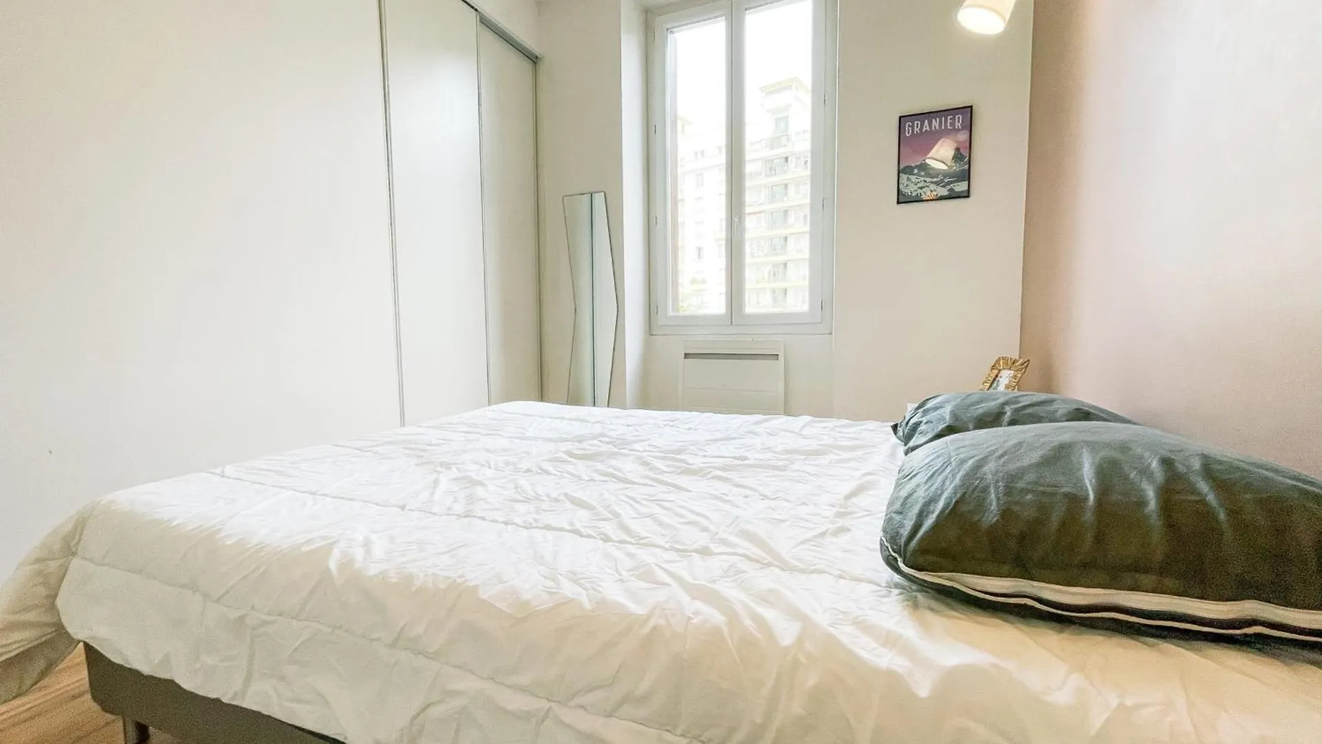 #G3 The Authentic T2 Downtown Balcony Tramway Apartment Grenoble