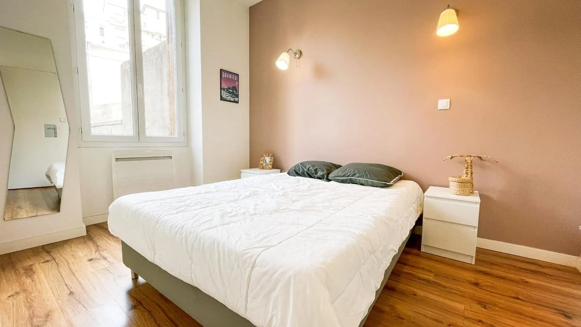 #G3 The Authentic T2 Downtown Balcony Tramway Apartment Grenoble